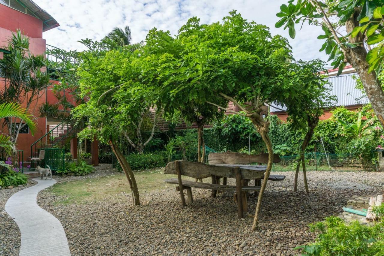 Hangout Beach Resort Caticlan Exterior photo
